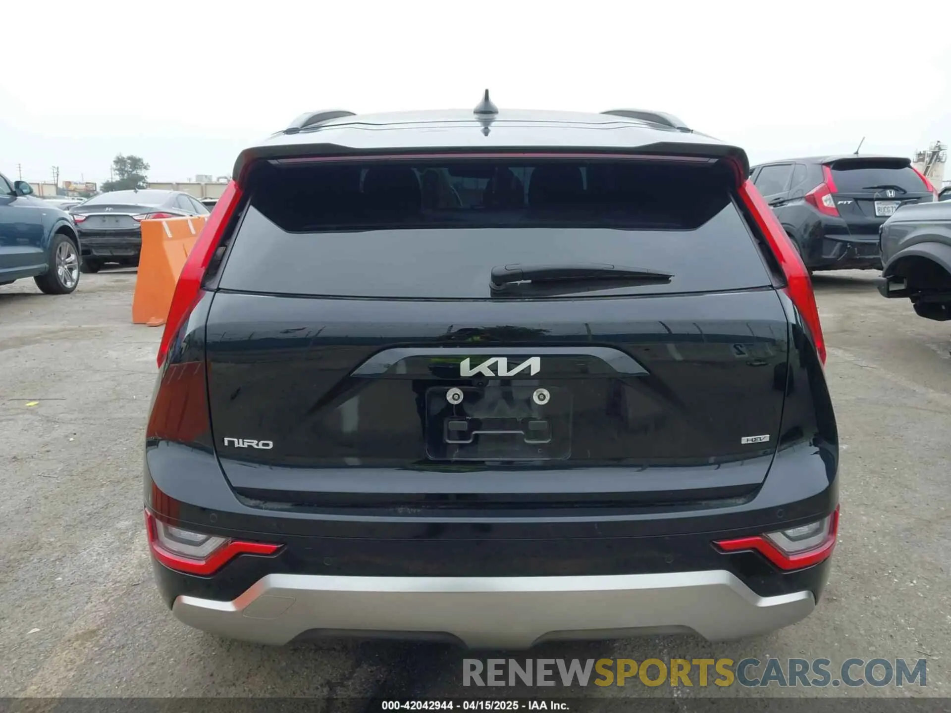 16 fotografías del automóvil dañado KNDCT3LE5P5094001 KIA NIRO 2023