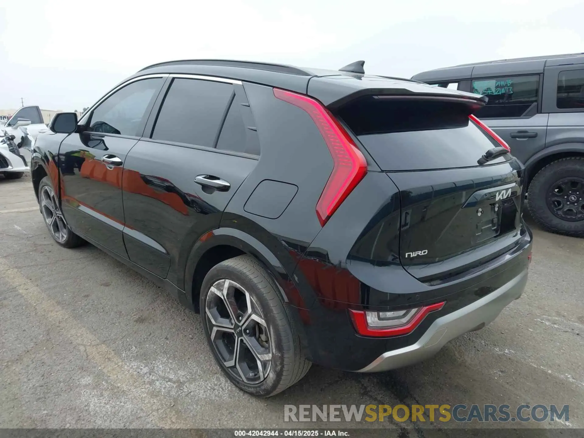3 fotografías del automóvil dañado KNDCT3LE5P5094001 KIA NIRO 2023