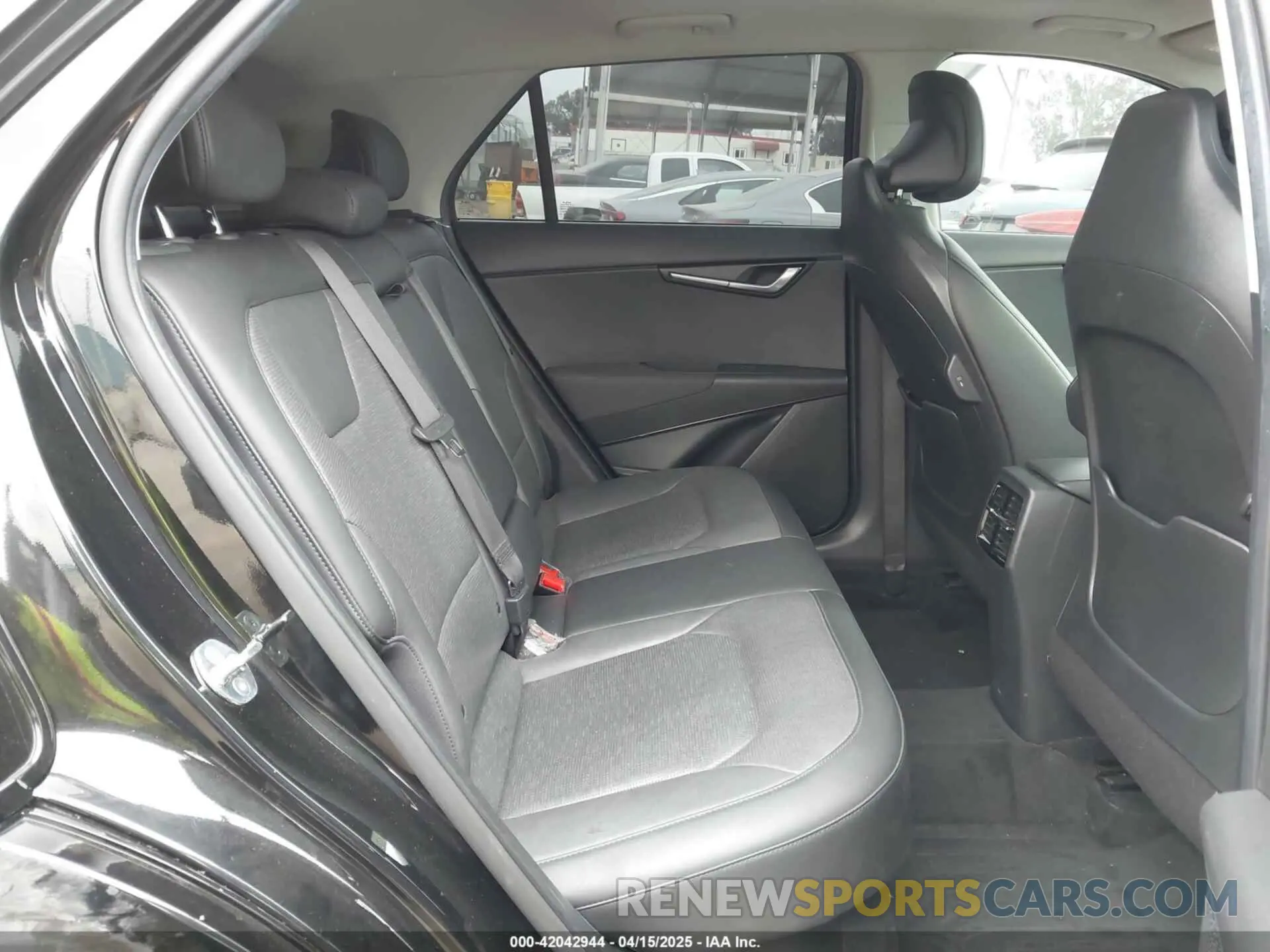 8 fotografías del automóvil dañado KNDCT3LE5P5094001 KIA NIRO 2023