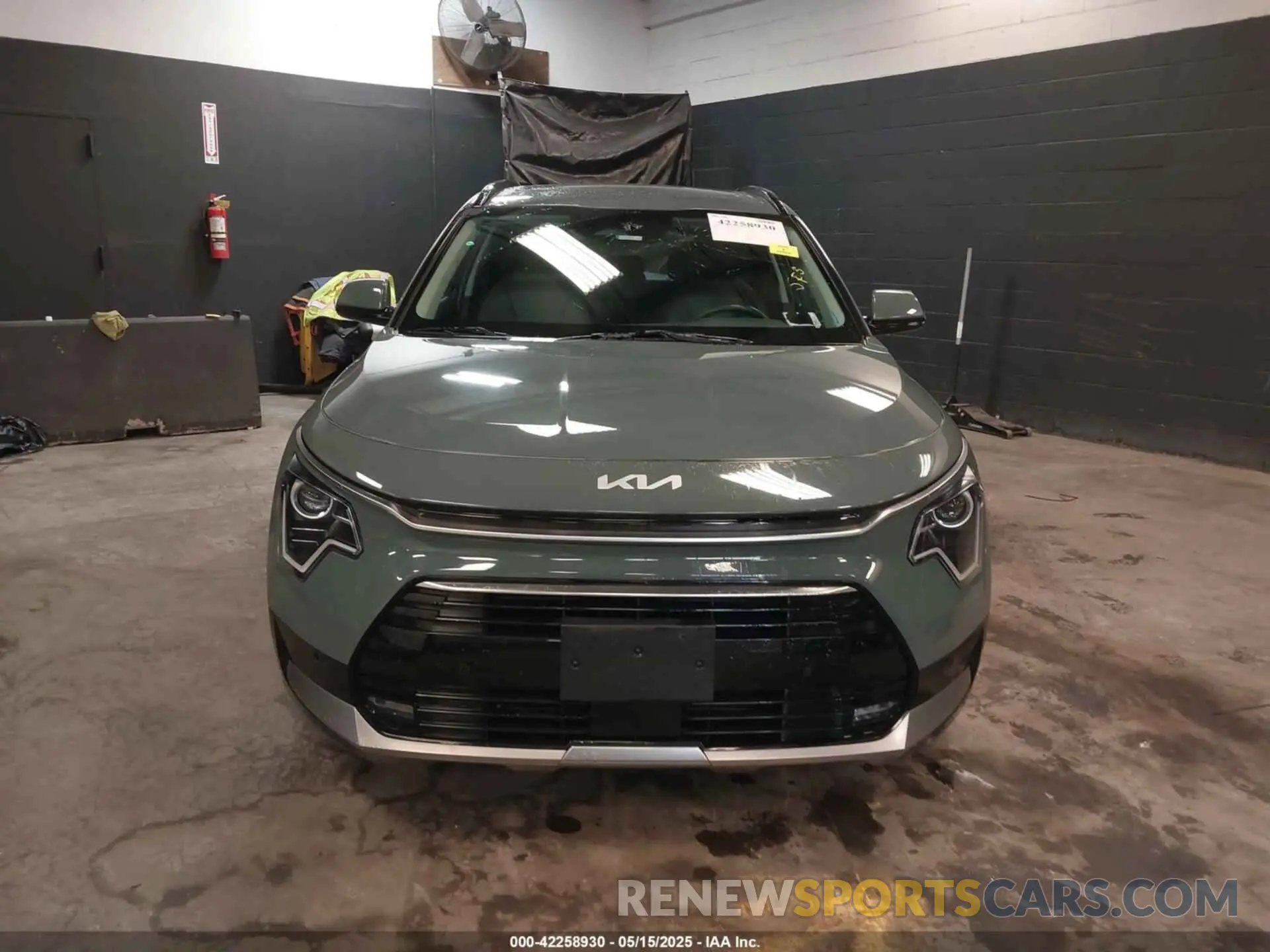 12 fotografías del automóvil dañado KNDCT3LE9P5045660 KIA NIRO 2023