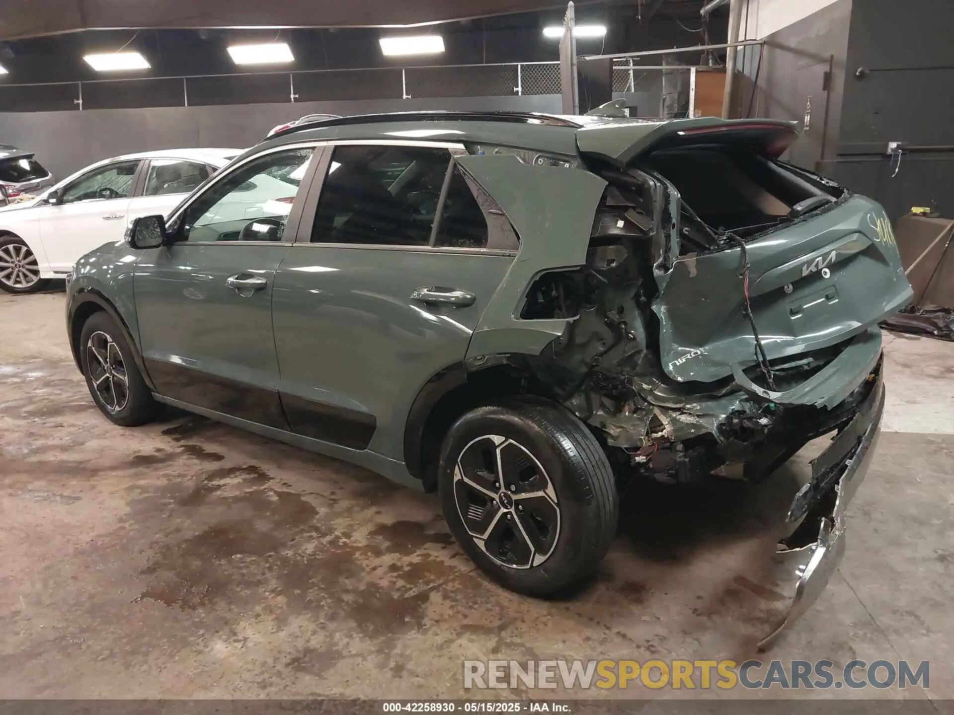 3 fotografías del automóvil dañado KNDCT3LE9P5045660 KIA NIRO 2023