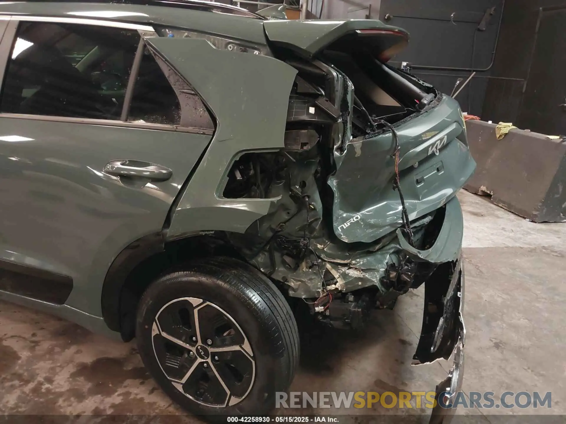 6 fotografías del automóvil dañado KNDCT3LE9P5045660 KIA NIRO 2023