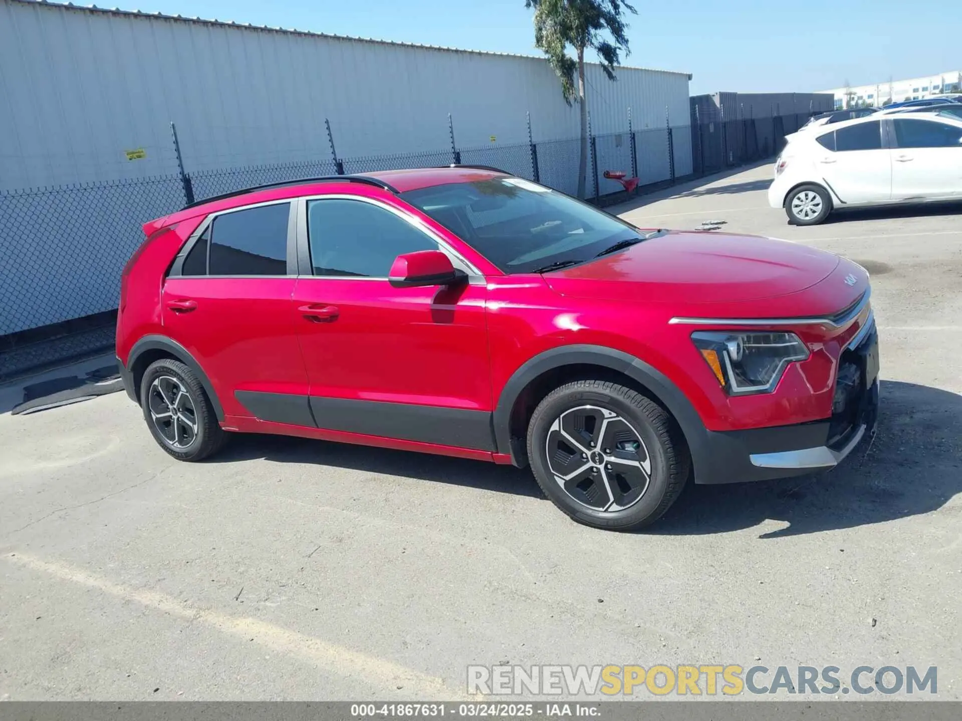 13 fotografías del automóvil dañado KNDCP3LE0R5131723 KIA NIRO 2024