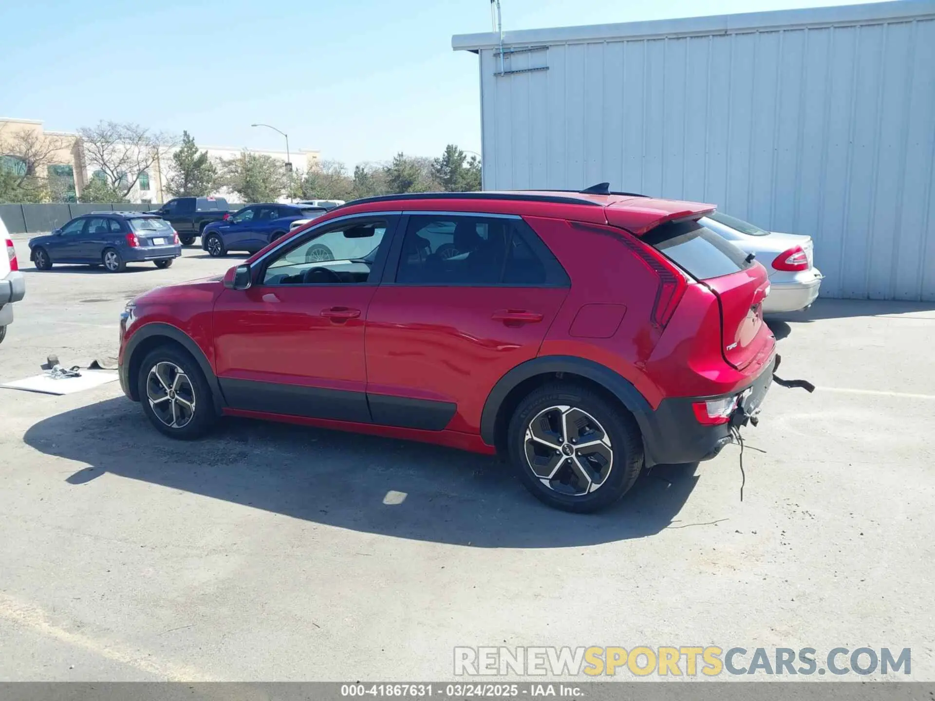 14 fotografías del automóvil dañado KNDCP3LE0R5131723 KIA NIRO 2024