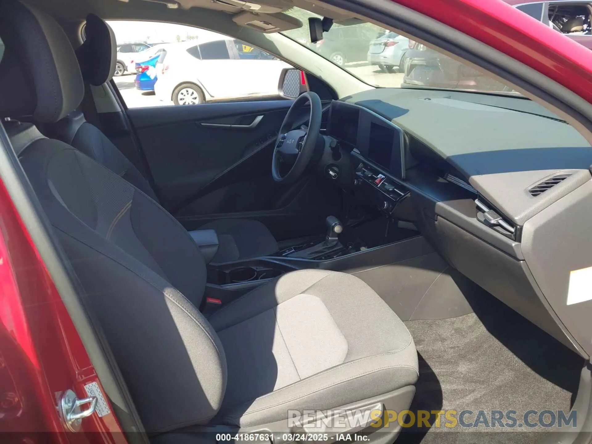 5 fotografías del automóvil dañado KNDCP3LE0R5131723 KIA NIRO 2024
