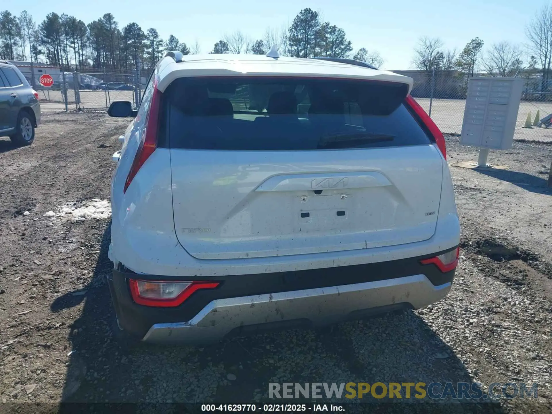 16 fotografías del automóvil dañado KNDCP3LE1R5178842 KIA NIRO 2024