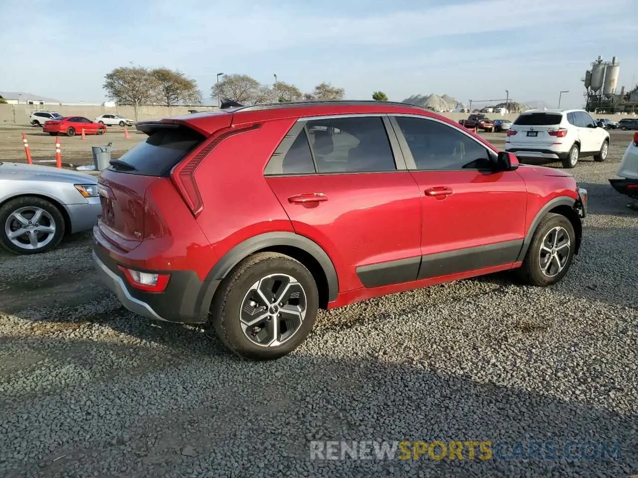 3 fotografías del automóvil dañado KNDCP3LE3R5125446 KIA NIRO 2024