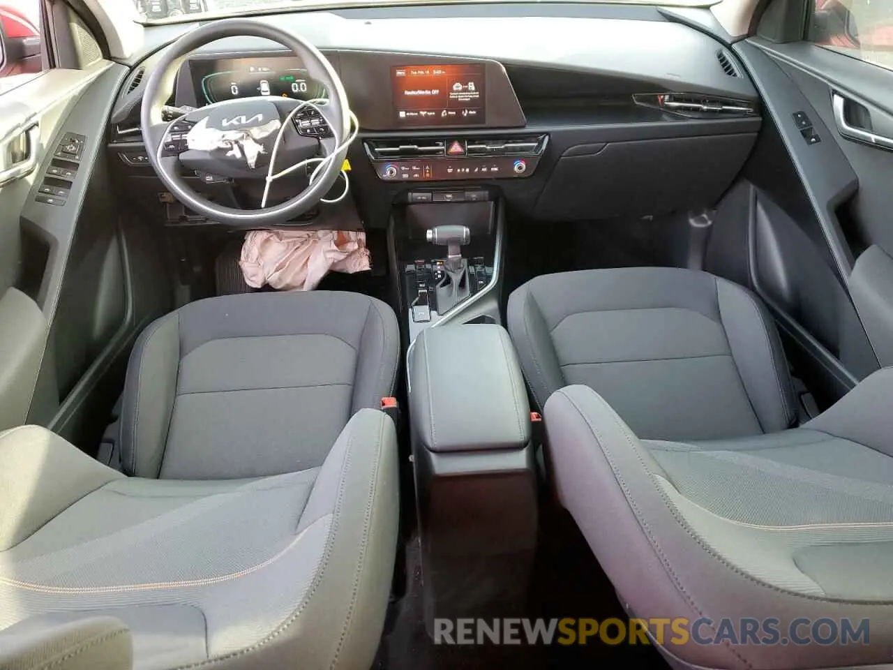 8 fotografías del automóvil dañado KNDCP3LE3R5125446 KIA NIRO 2024