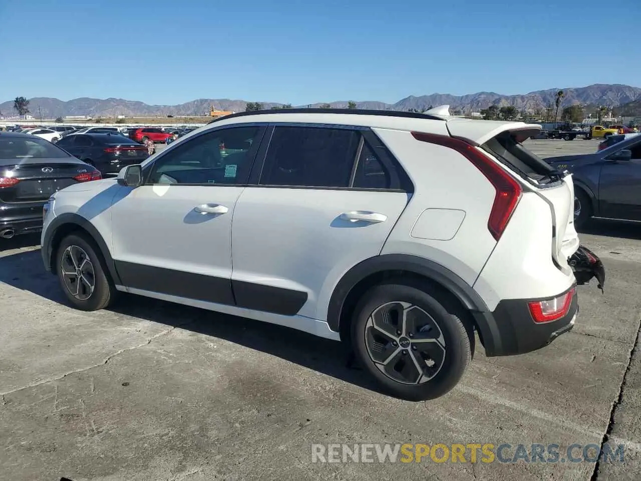 2 fotografías del automóvil dañado KNDCP3LE6R5184247 KIA NIRO 2024
