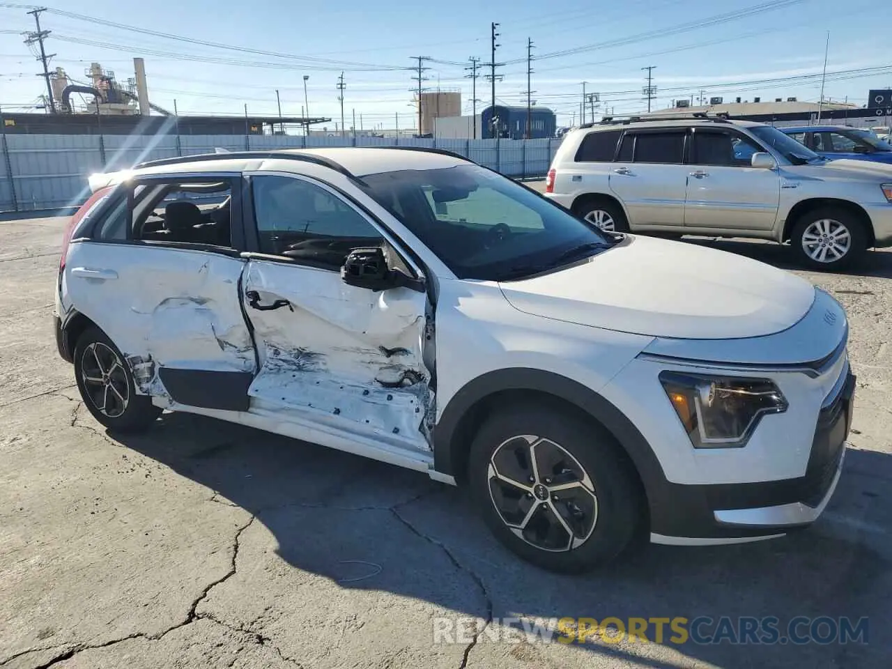 4 fotografías del automóvil dañado KNDCP3LE6R5184247 KIA NIRO 2024
