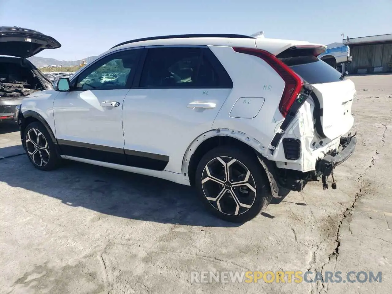 2 fotografías del automóvil dañado KNDCR3LE2R5138683 KIA NIRO 2024