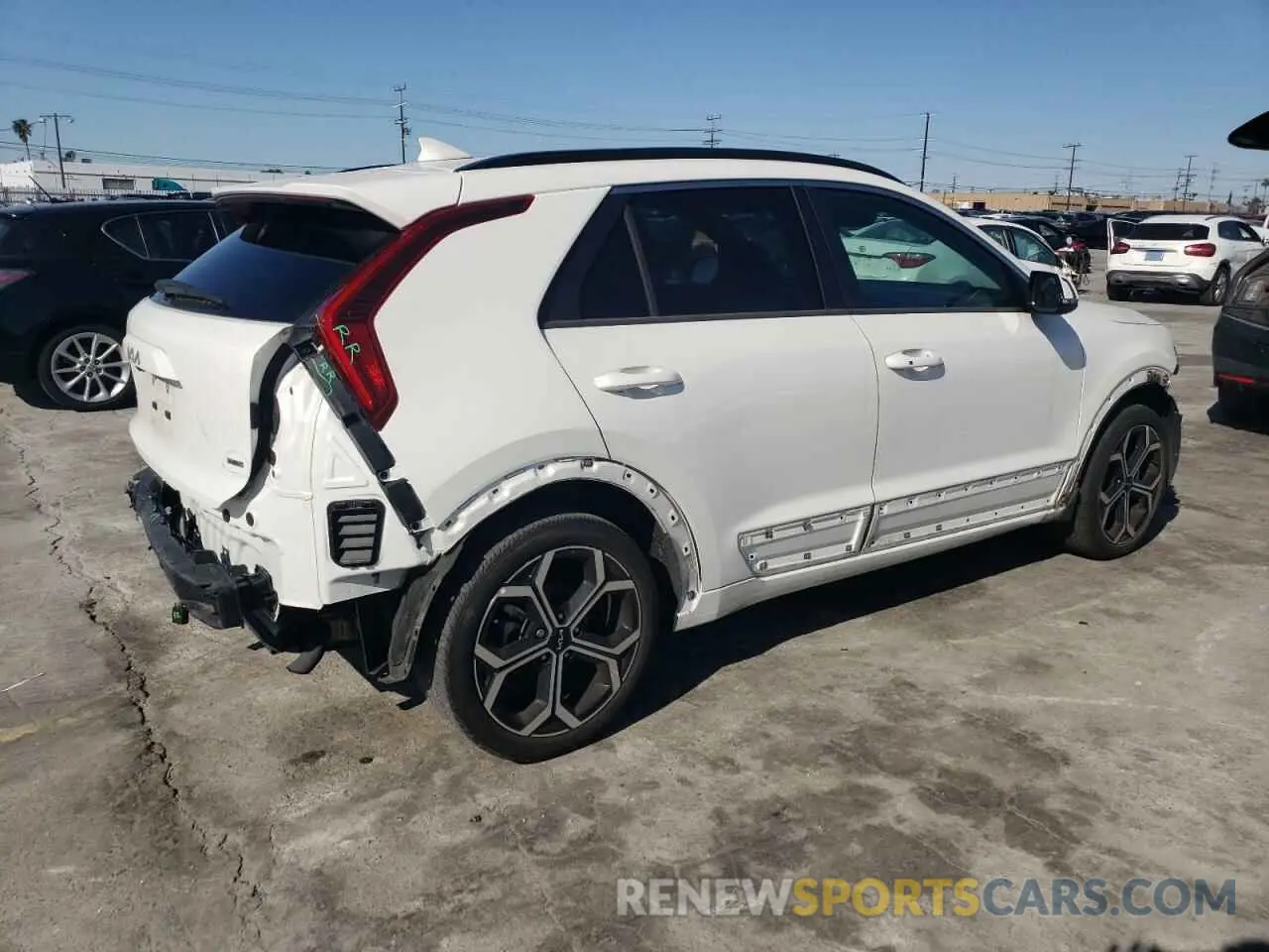 3 fotografías del automóvil dañado KNDCR3LE2R5138683 KIA NIRO 2024