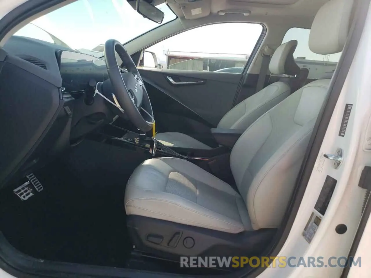 7 fotografías del automóvil dañado KNDCR3LE2R5138683 KIA NIRO 2024