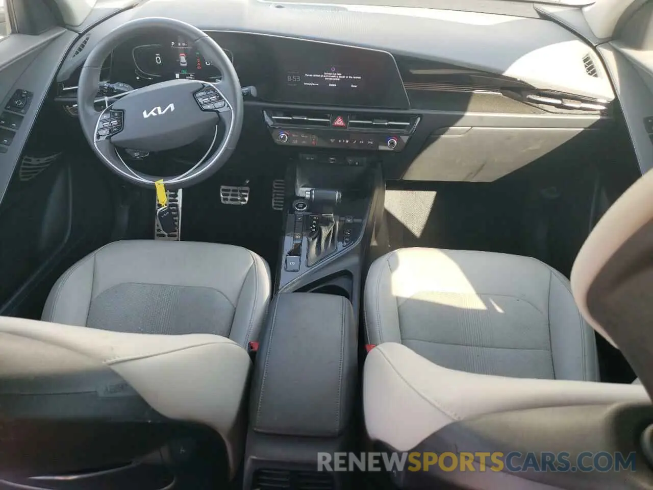 8 fotografías del automóvil dañado KNDCR3LE2R5138683 KIA NIRO 2024