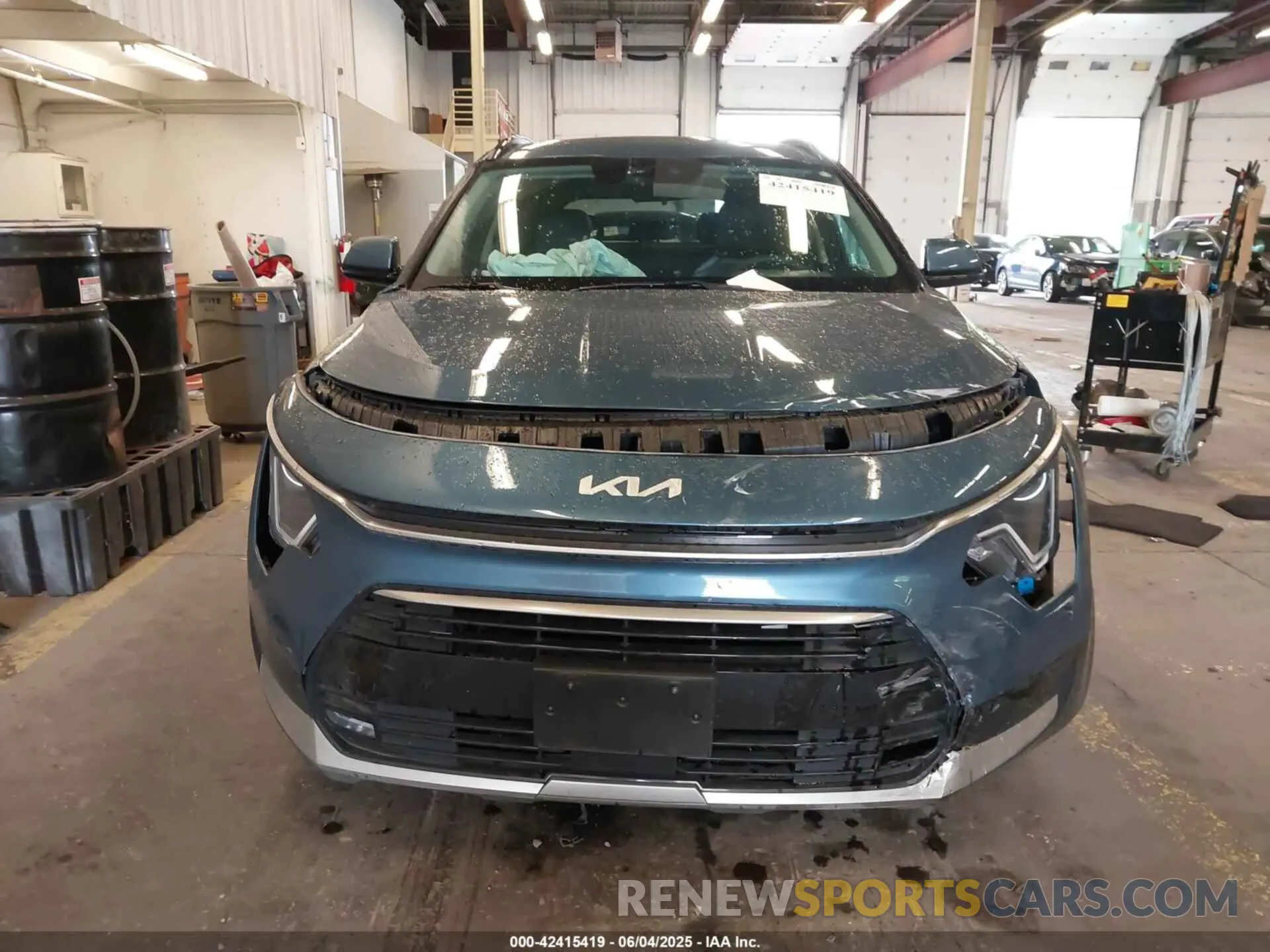 12 fotografías del automóvil dañado KNDCR3LE2R5143687 KIA NIRO 2024