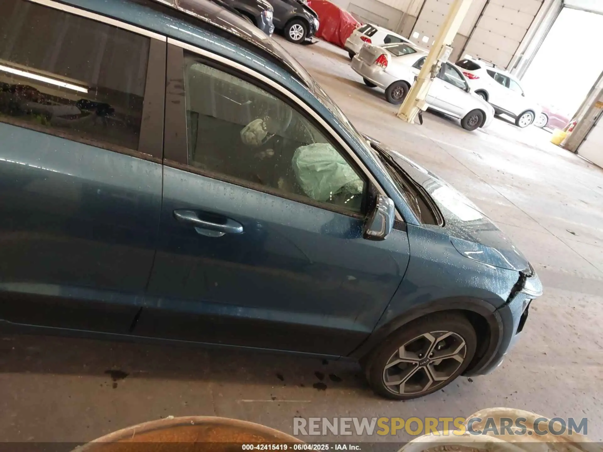 13 fotografías del automóvil dañado KNDCR3LE2R5143687 KIA NIRO 2024