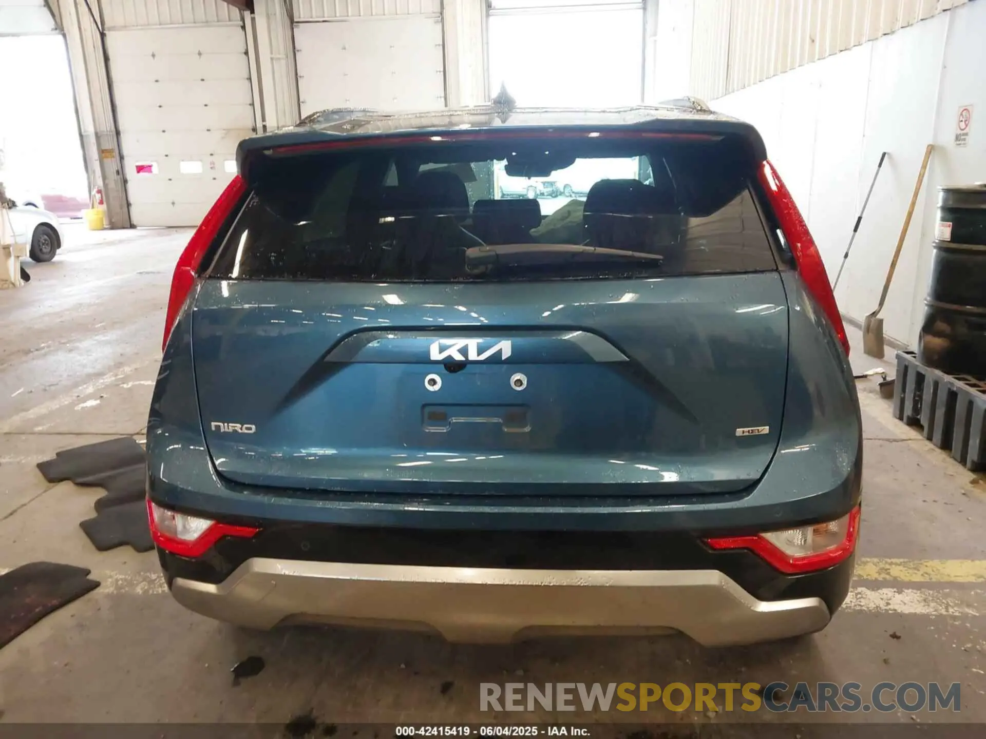 16 fotografías del automóvil dañado KNDCR3LE2R5143687 KIA NIRO 2024
