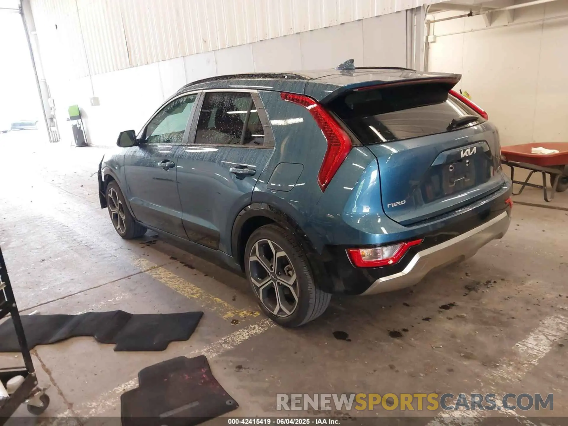 3 fotografías del automóvil dañado KNDCR3LE2R5143687 KIA NIRO 2024