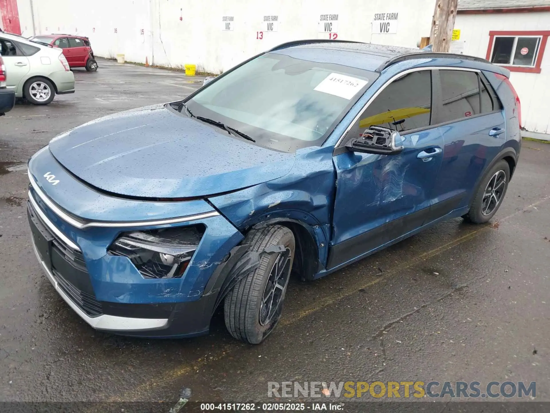 2 fotografías del automóvil dañado KNDCR3LE2R5189956 KIA NIRO 2024