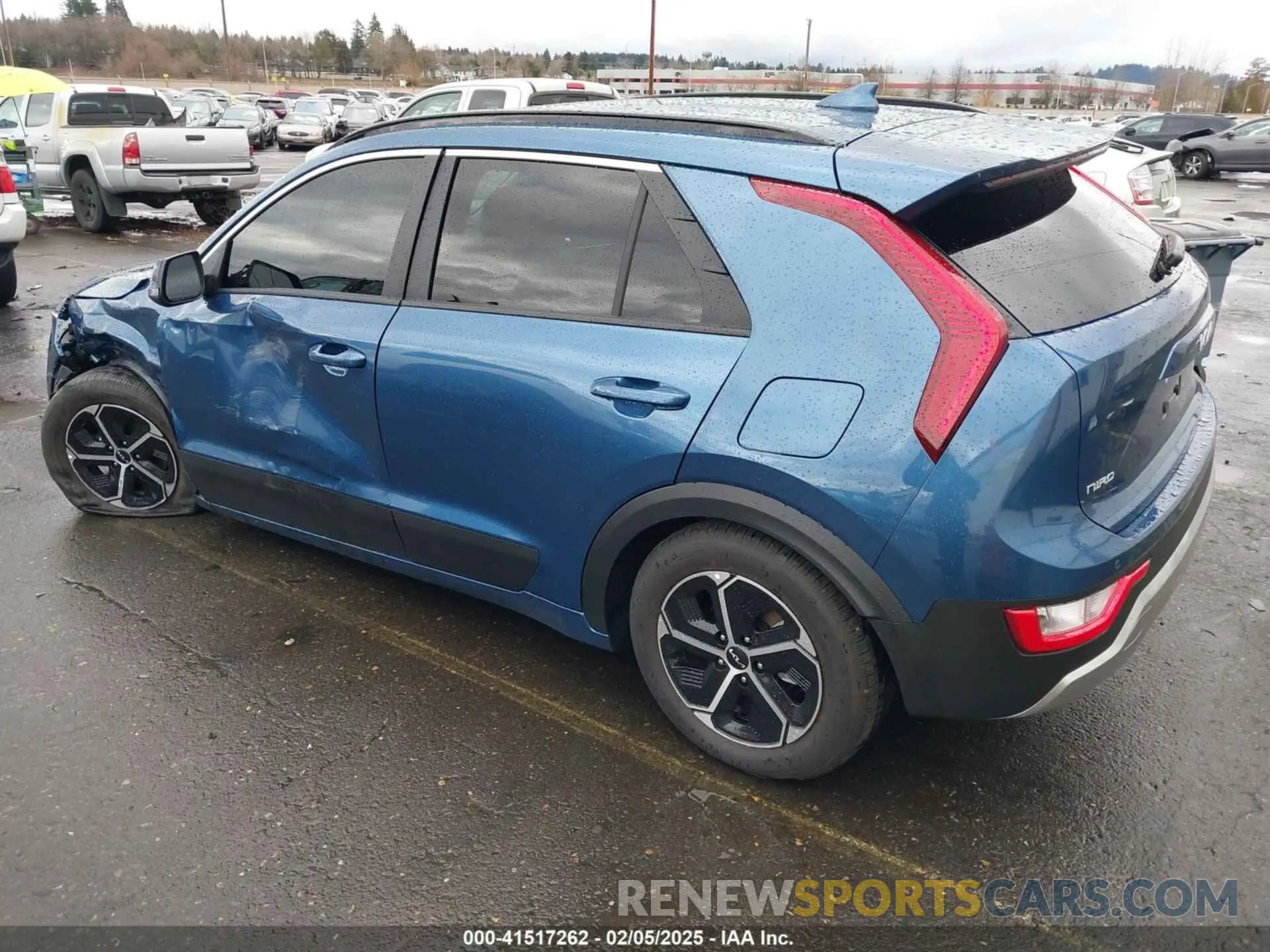 3 fotografías del automóvil dañado KNDCR3LE2R5189956 KIA NIRO 2024