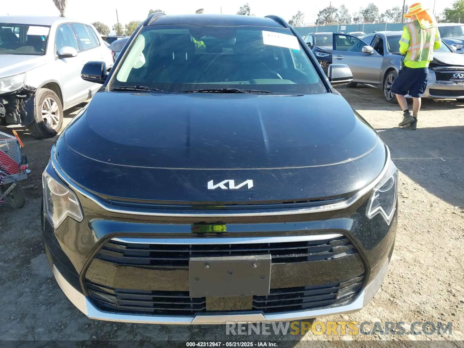 12 fotografías del automóvil dañado KNDCR3LE3R5152124 KIA NIRO 2024