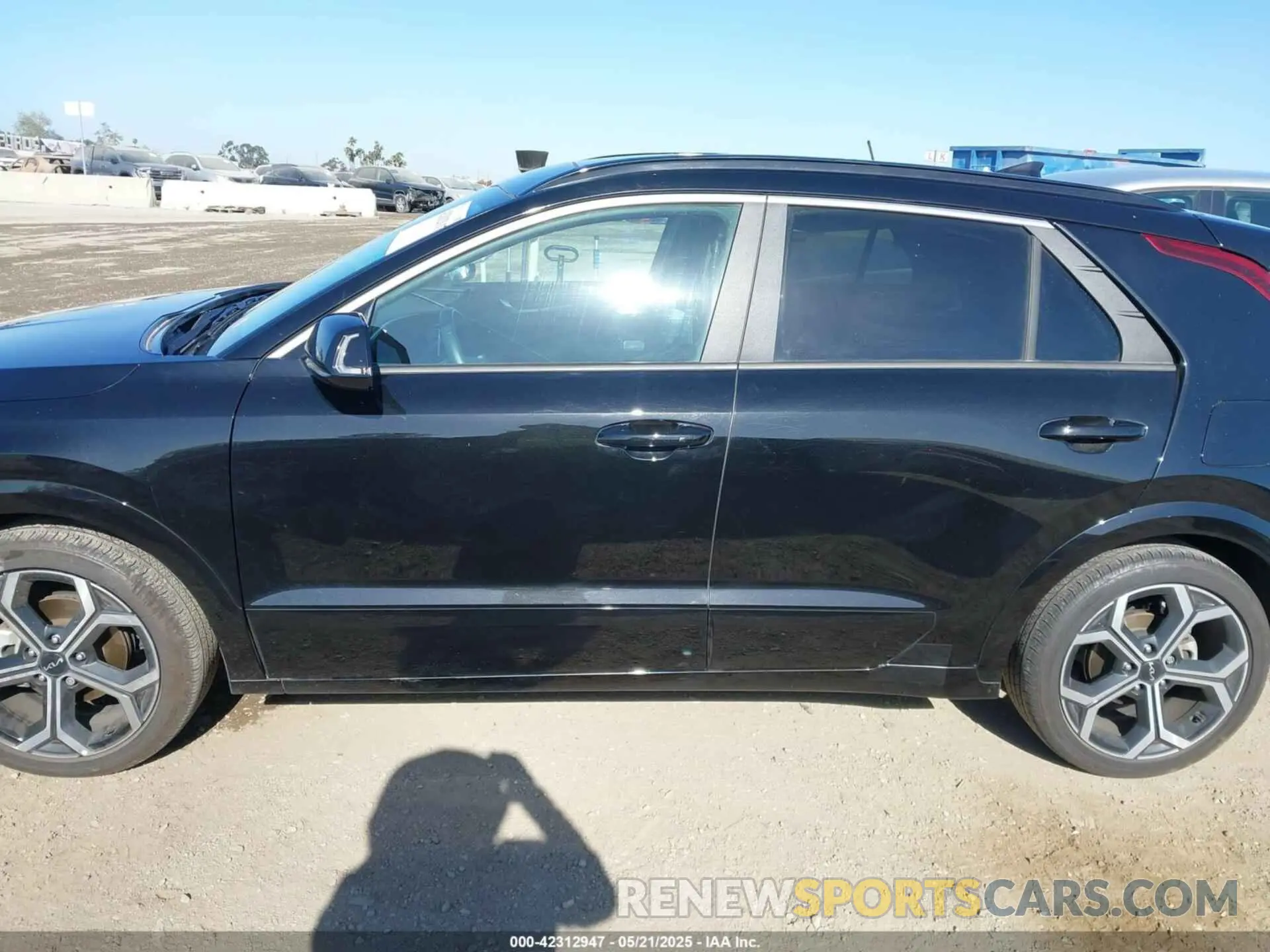 14 fotografías del automóvil dañado KNDCR3LE3R5152124 KIA NIRO 2024