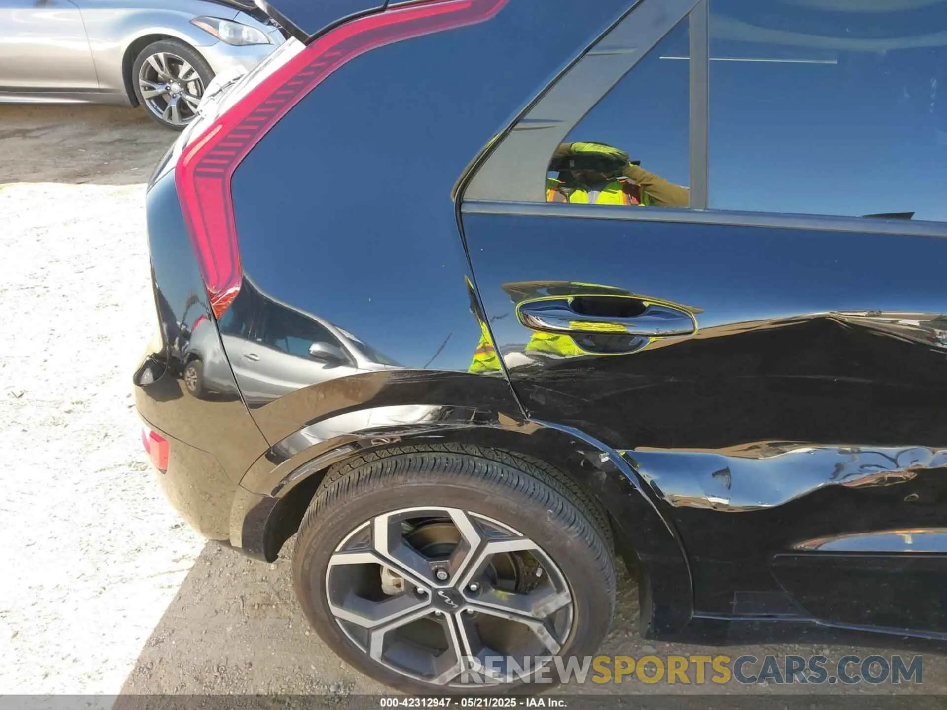 18 fotografías del automóvil dañado KNDCR3LE3R5152124 KIA NIRO 2024
