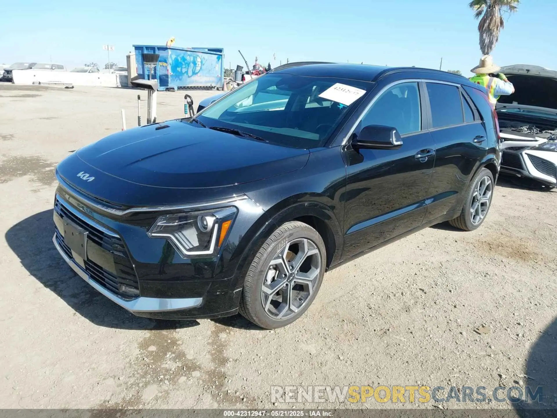 2 fotografías del automóvil dañado KNDCR3LE3R5152124 KIA NIRO 2024