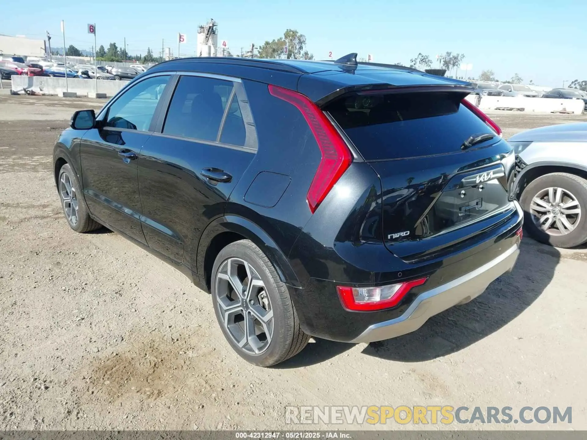 3 fotografías del automóvil dañado KNDCR3LE3R5152124 KIA NIRO 2024