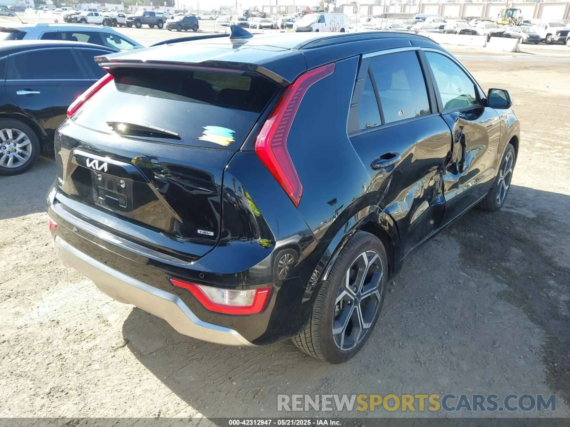 4 fotografías del automóvil dañado KNDCR3LE3R5152124 KIA NIRO 2024