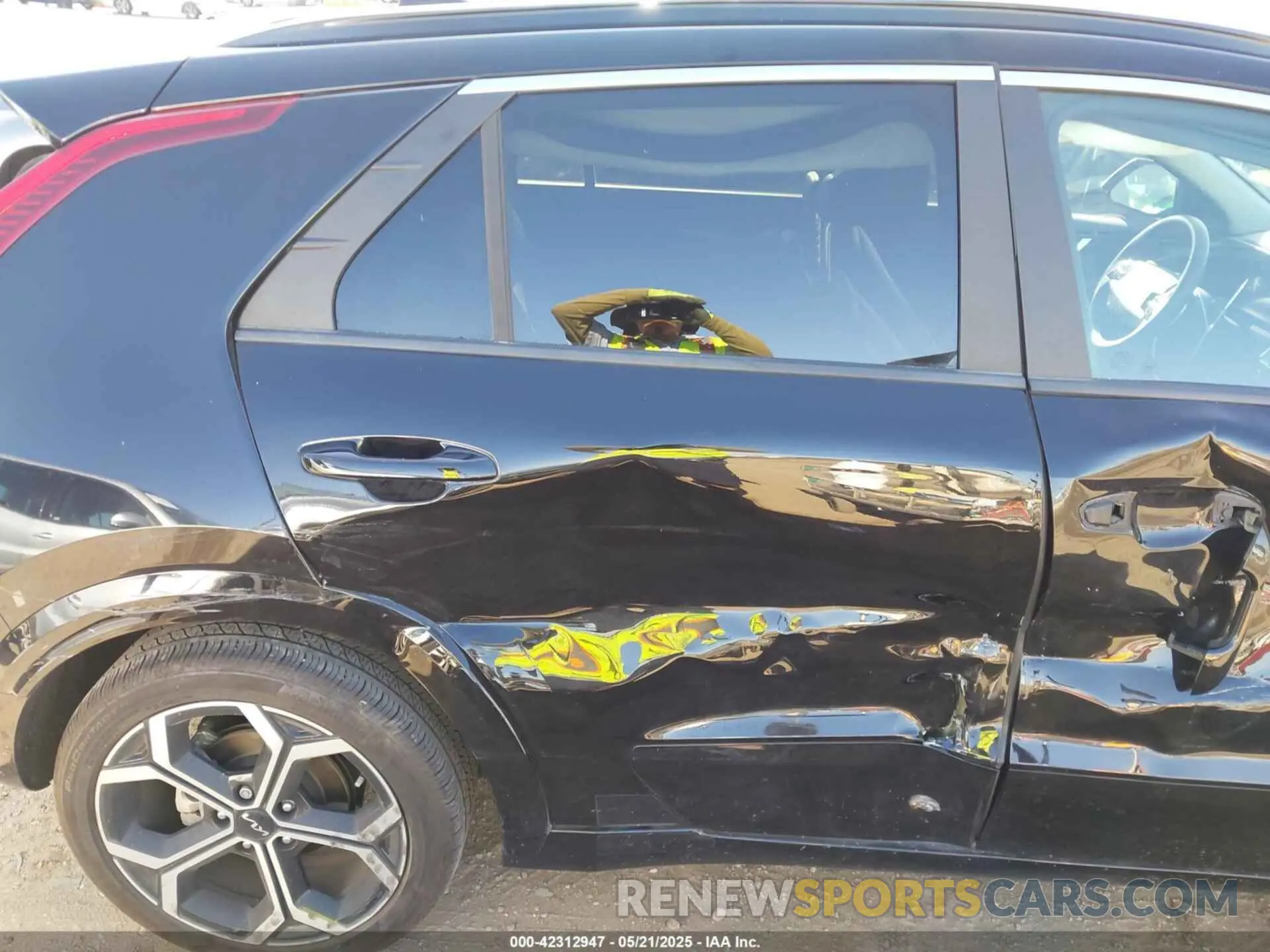6 fotografías del automóvil dañado KNDCR3LE3R5152124 KIA NIRO 2024