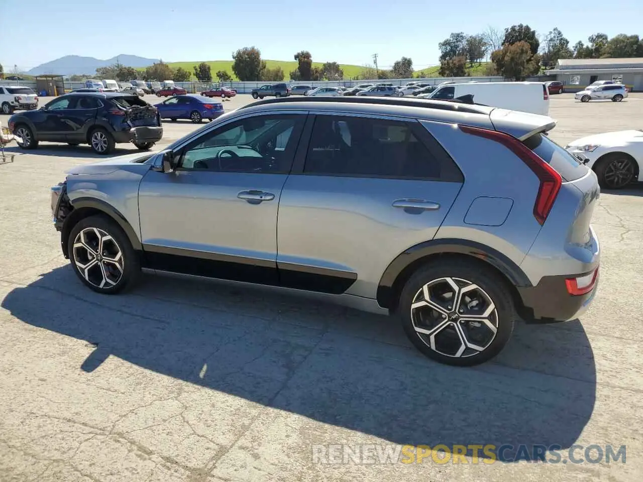 2 fotografías del automóvil dañado KNDCR3LE5R5171886 KIA NIRO 2024