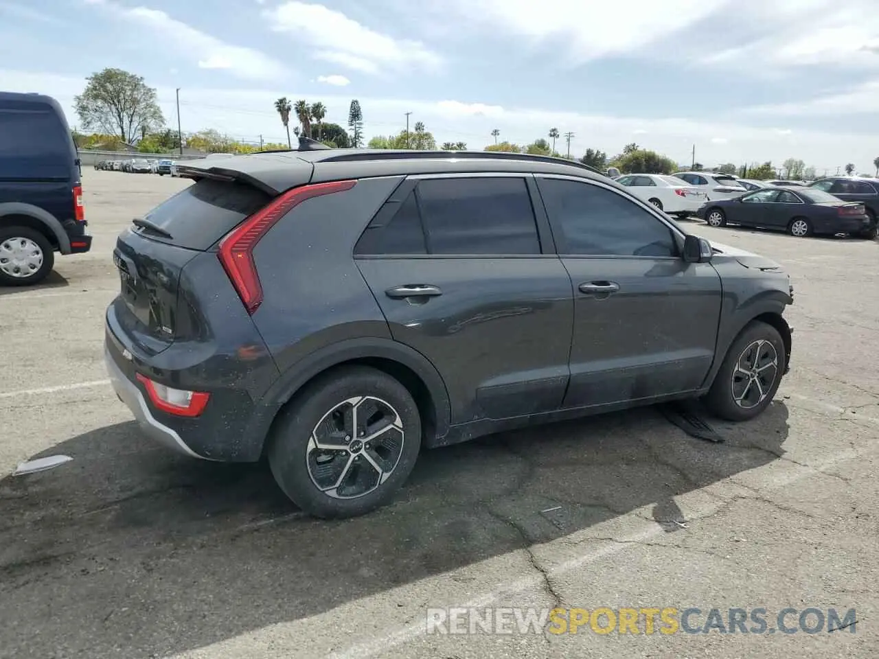 3 fotografías del automóvil dañado KNDCR3LE5R5187389 KIA NIRO 2024