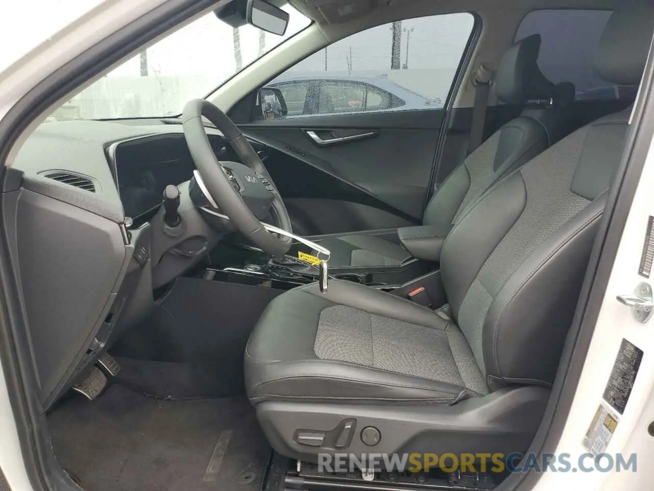 7 fotografías del automóvil dañado KNDCR3LE6R5156796 KIA NIRO 2024