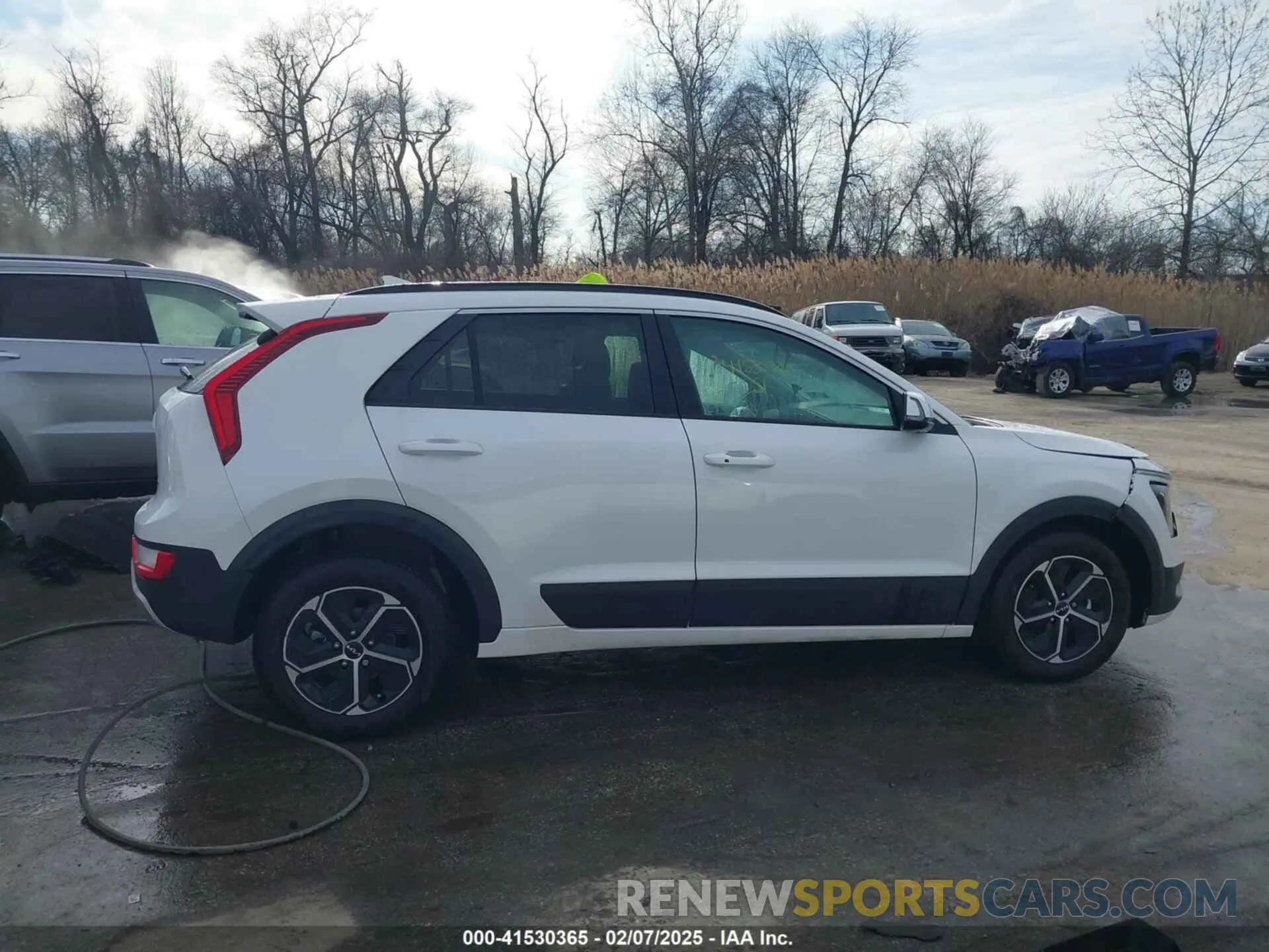 13 fotografías del automóvil dañado KNDCR3LE6R5186753 KIA NIRO 2024