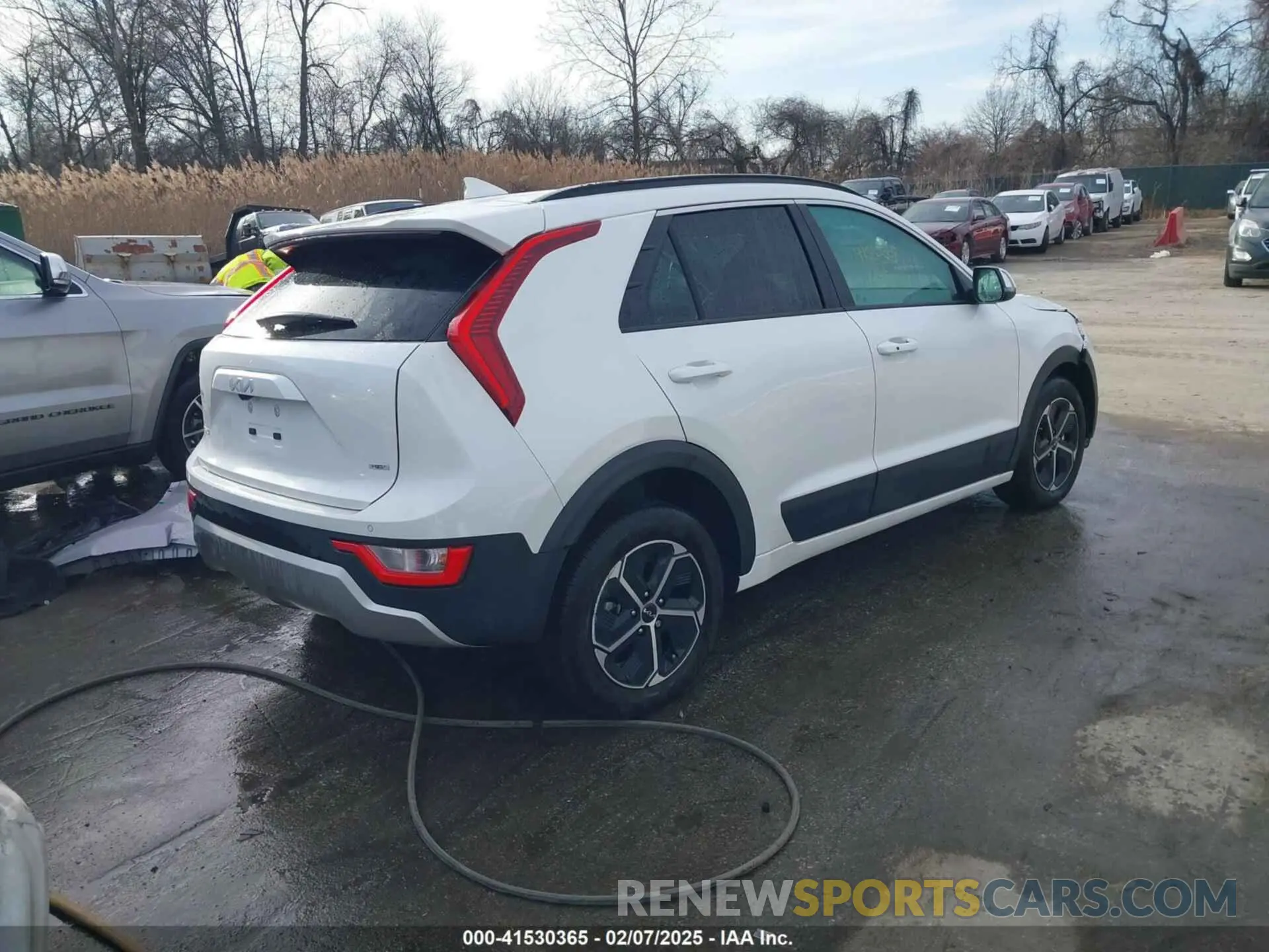 4 fotografías del automóvil dañado KNDCR3LE6R5186753 KIA NIRO 2024