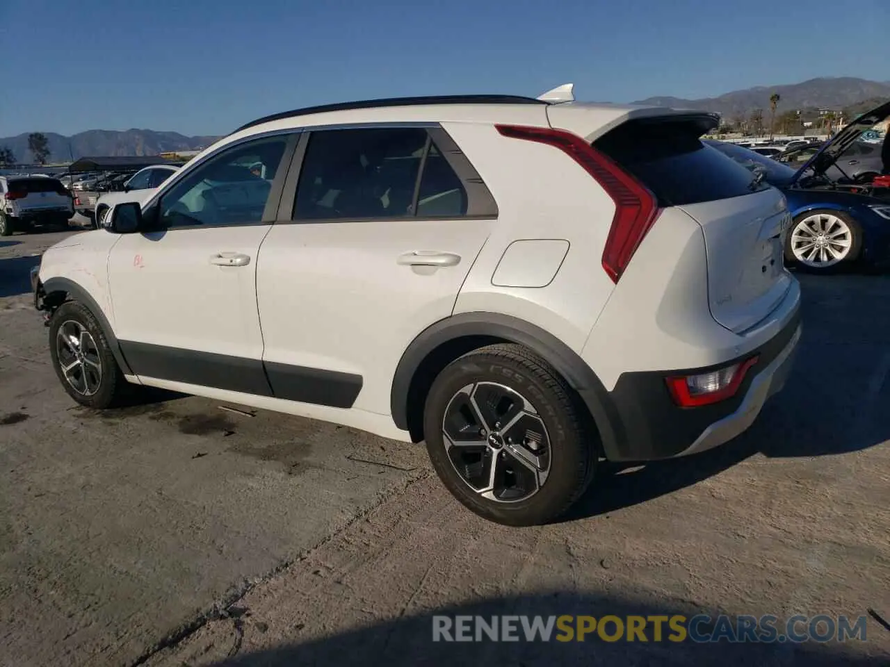 2 fotografías del automóvil dañado KNDCR3LE7R5148948 KIA NIRO 2024