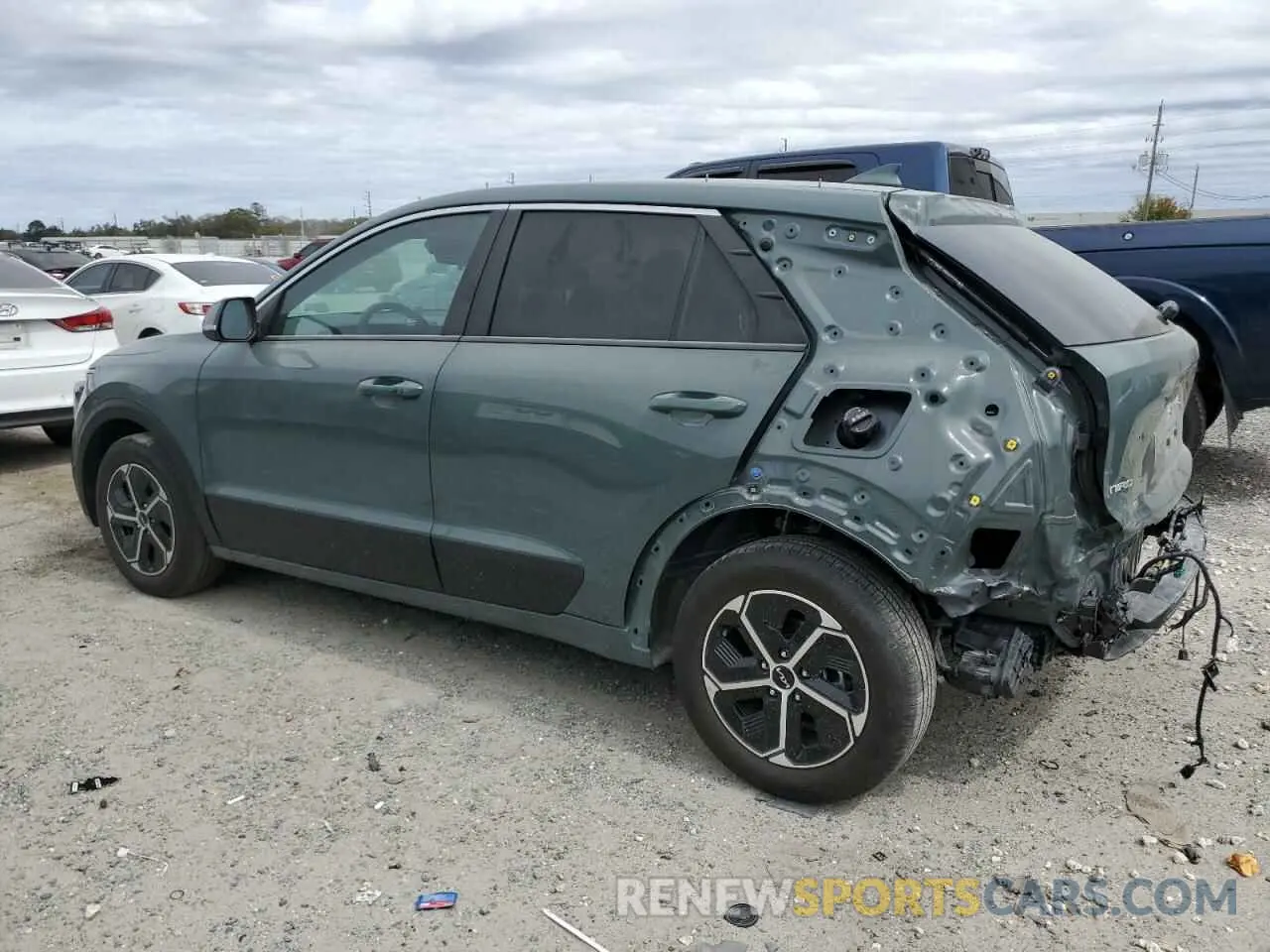 2 fotografías del automóvil dañado KNDCR3LE9R5203738 KIA NIRO 2024