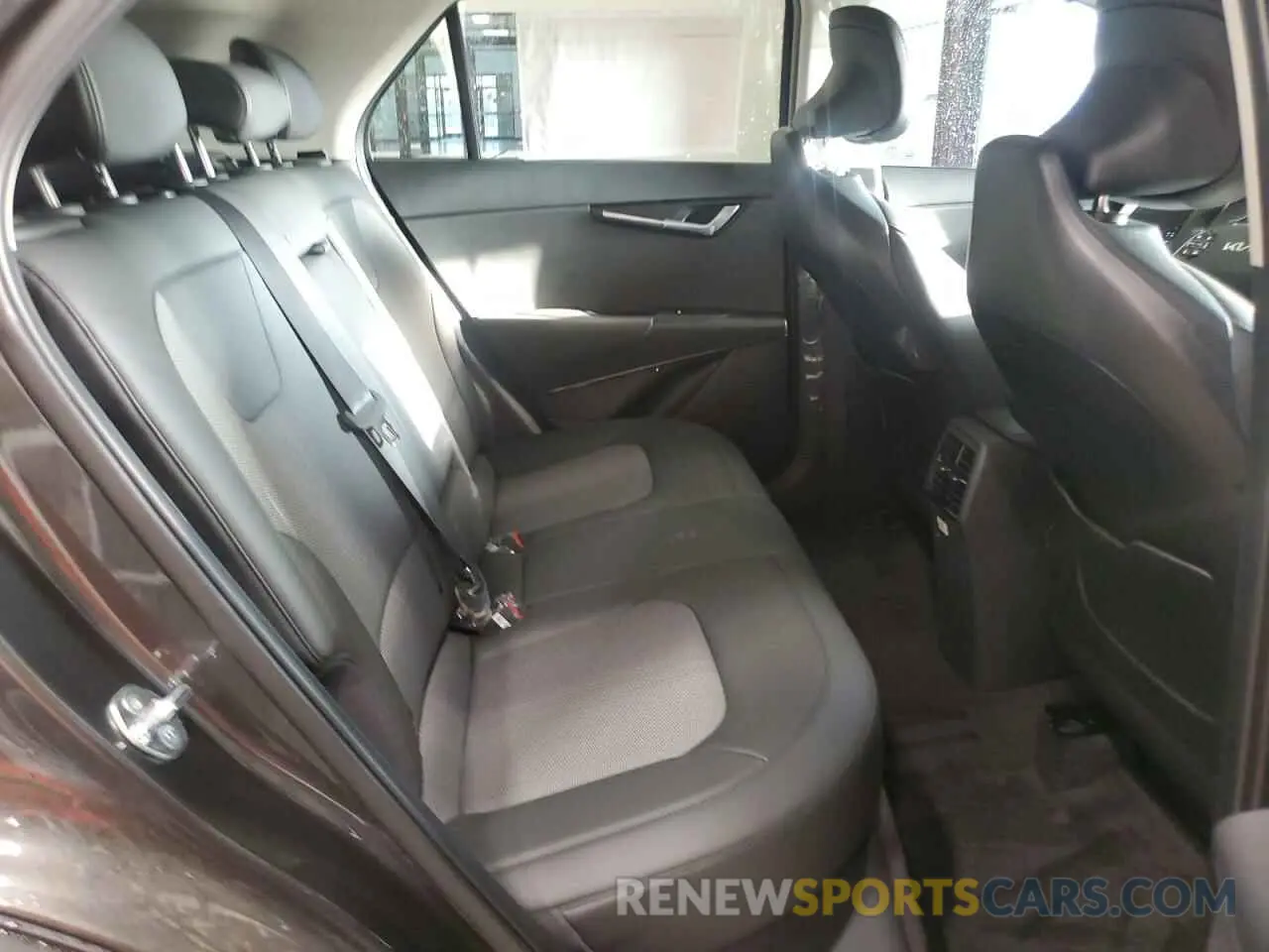 10 fotografías del automóvil dañado KNDCS3LF0R5189094 KIA NIRO 2024