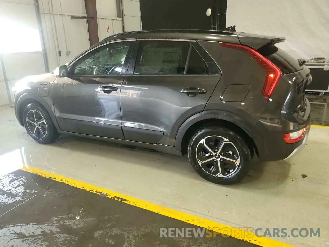 2 fotografías del automóvil dañado KNDCS3LF0R5189094 KIA NIRO 2024