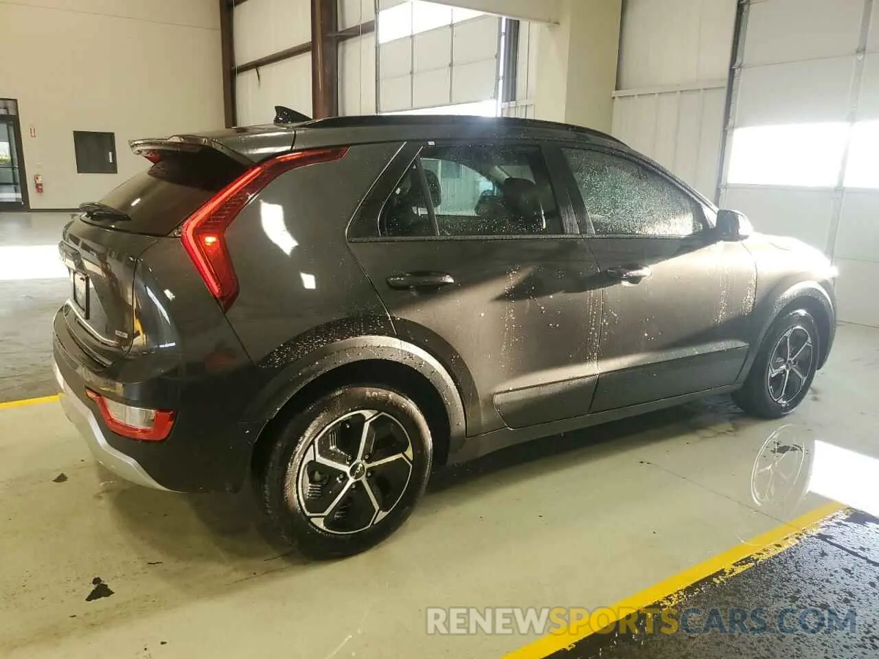 3 fotografías del automóvil dañado KNDCS3LF0R5189094 KIA NIRO 2024