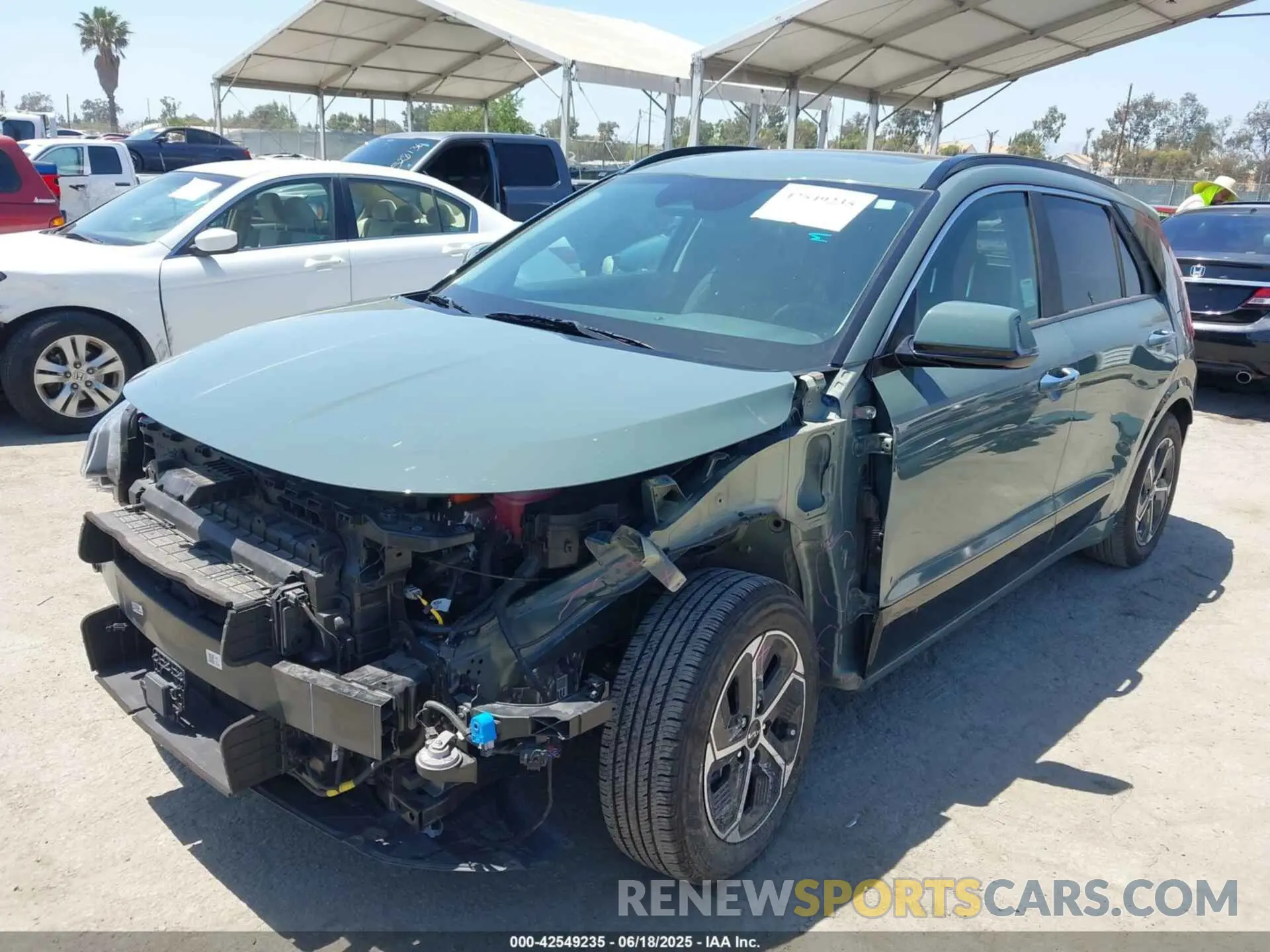 2 fotografías del automóvil dañado KNDCT3LE3R5136104 KIA NIRO 2024