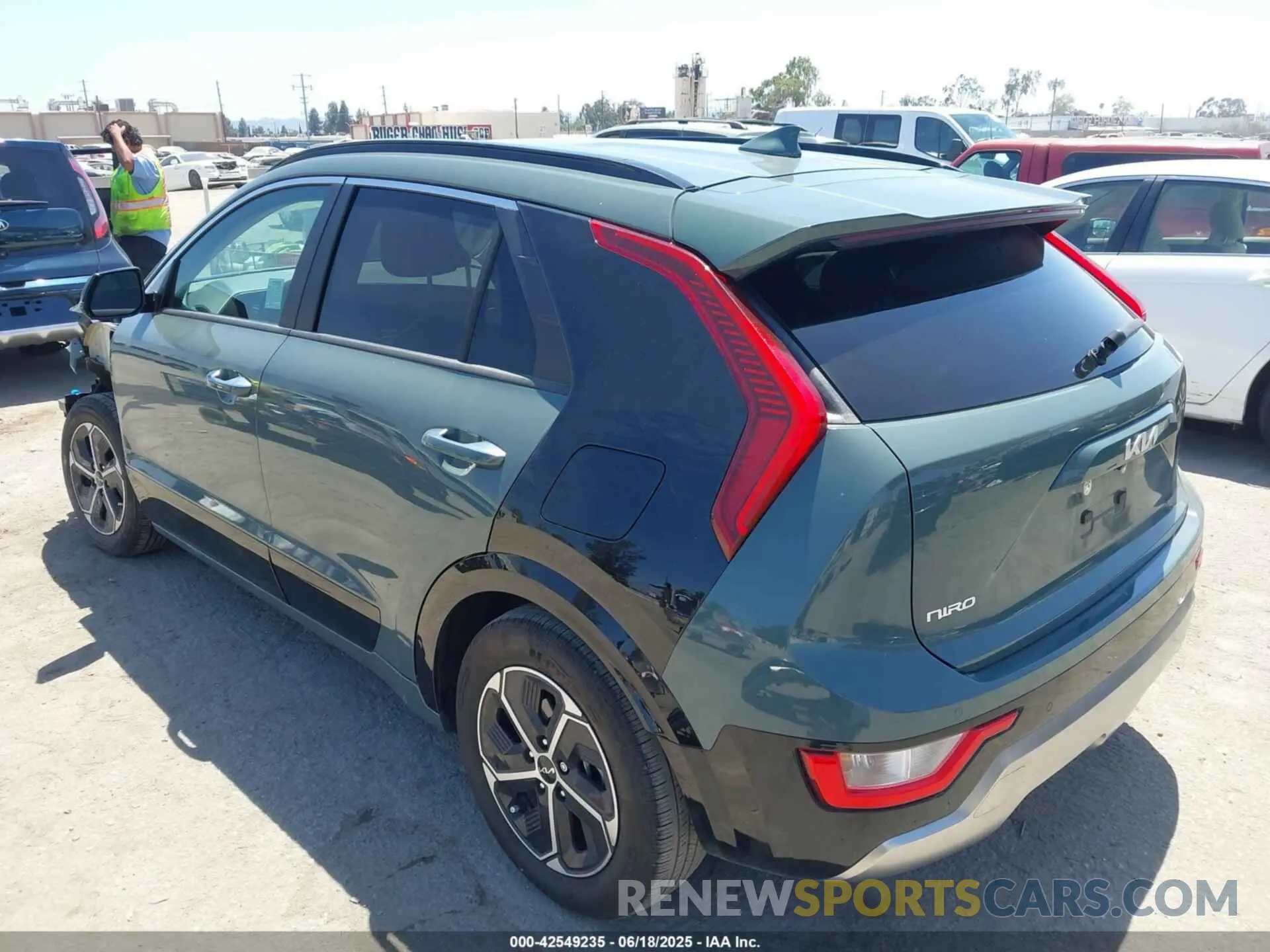 3 fotografías del automóvil dañado KNDCT3LE3R5136104 KIA NIRO 2024