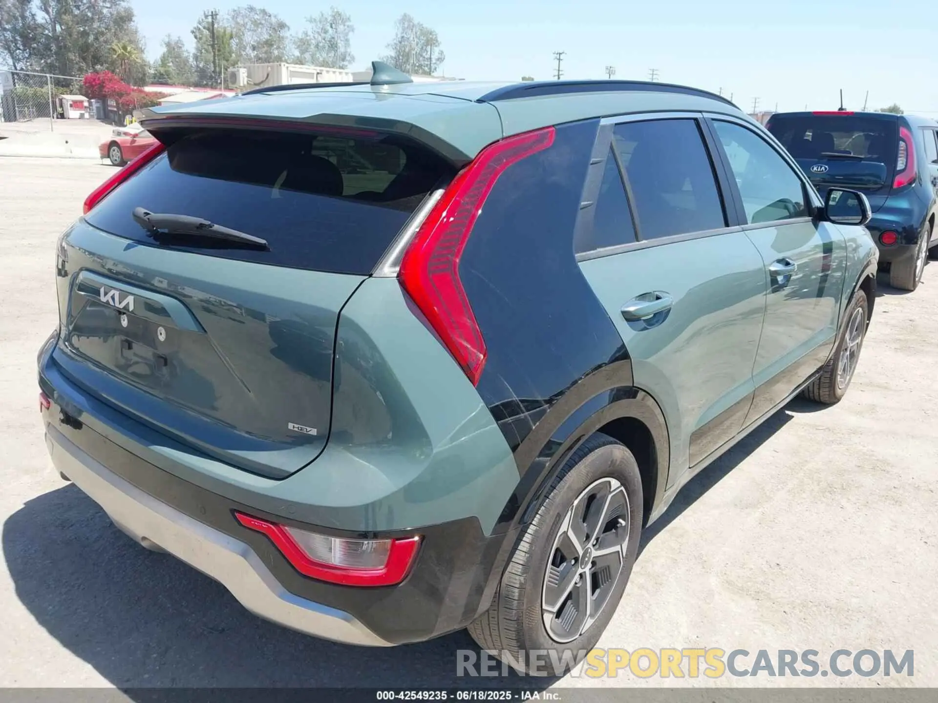 4 fotografías del automóvil dañado KNDCT3LE3R5136104 KIA NIRO 2024
