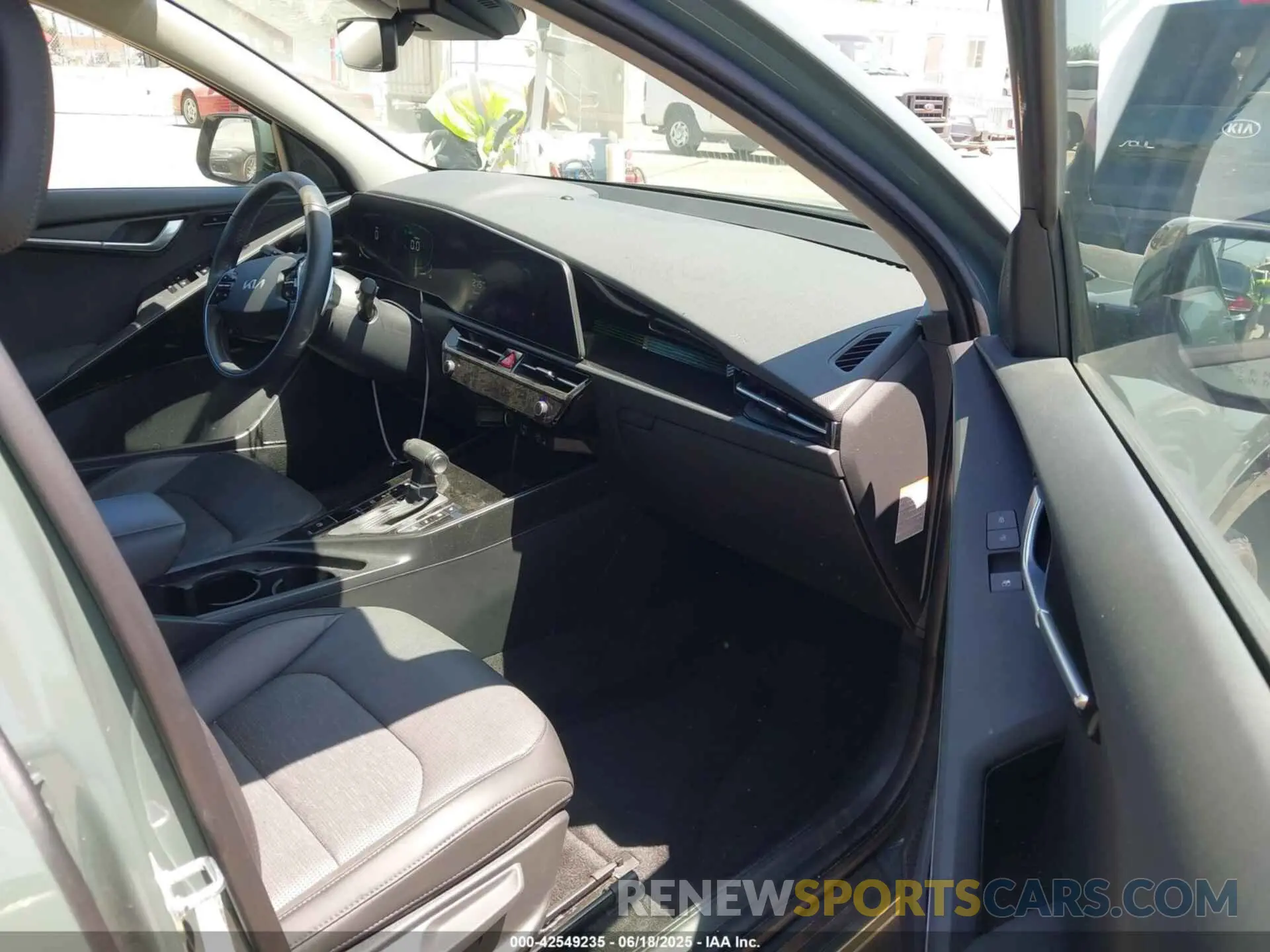 5 fotografías del automóvil dañado KNDCT3LE3R5136104 KIA NIRO 2024