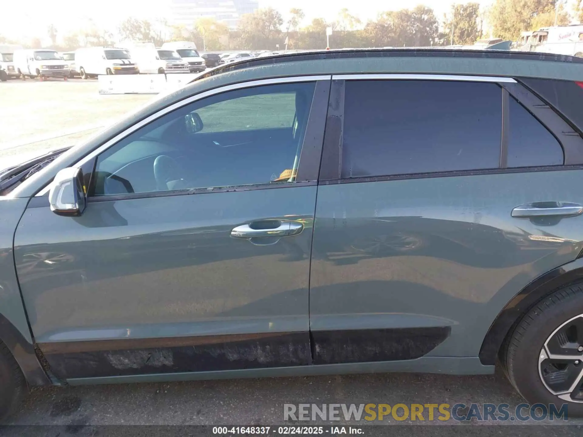 14 fotografías del automóvil dañado KNDCT3LE5R5125041 KIA NIRO 2024