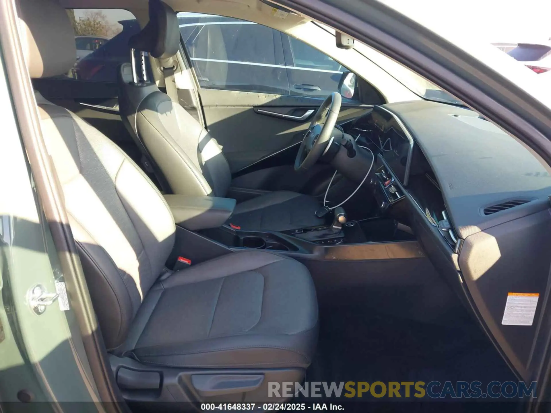 5 fotografías del automóvil dañado KNDCT3LE5R5125041 KIA NIRO 2024