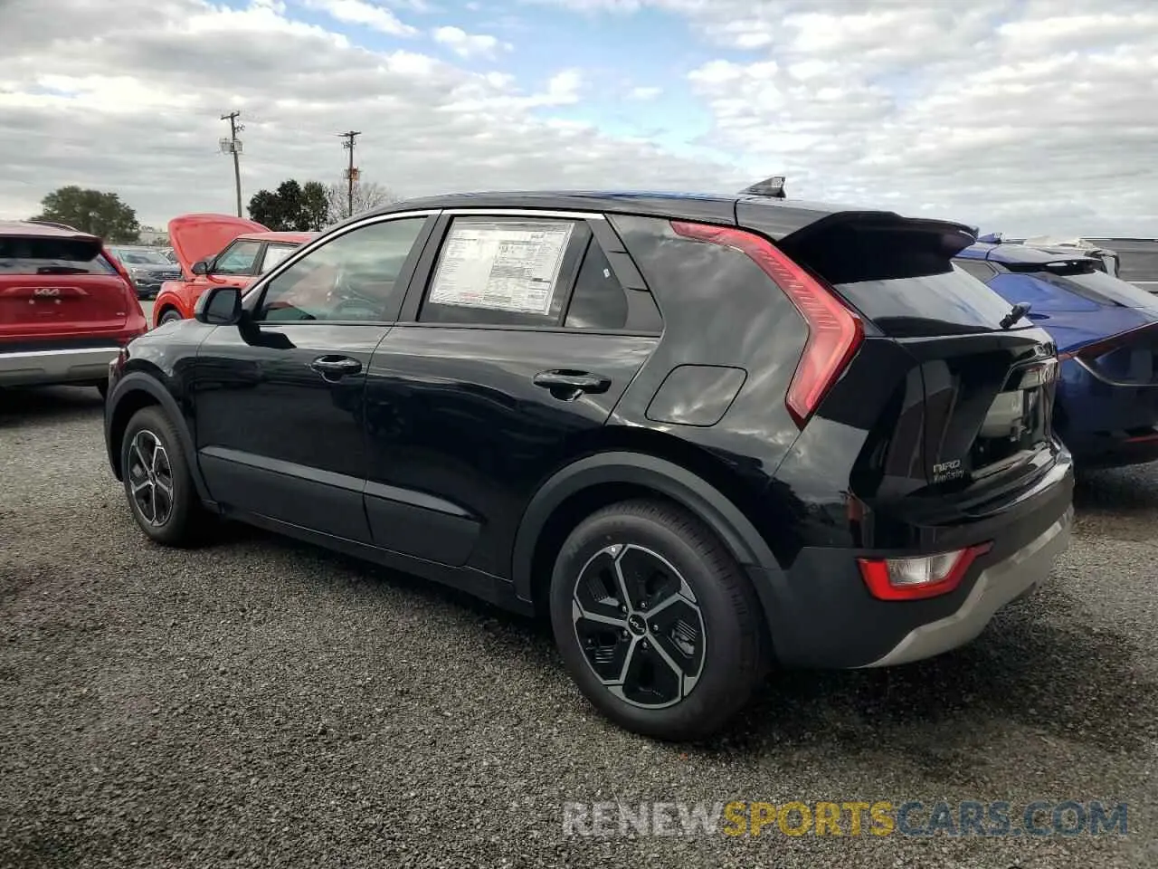 2 fotografías del automóvil dañado KNDCP3LE6S5214451 KIA NIRO 2025