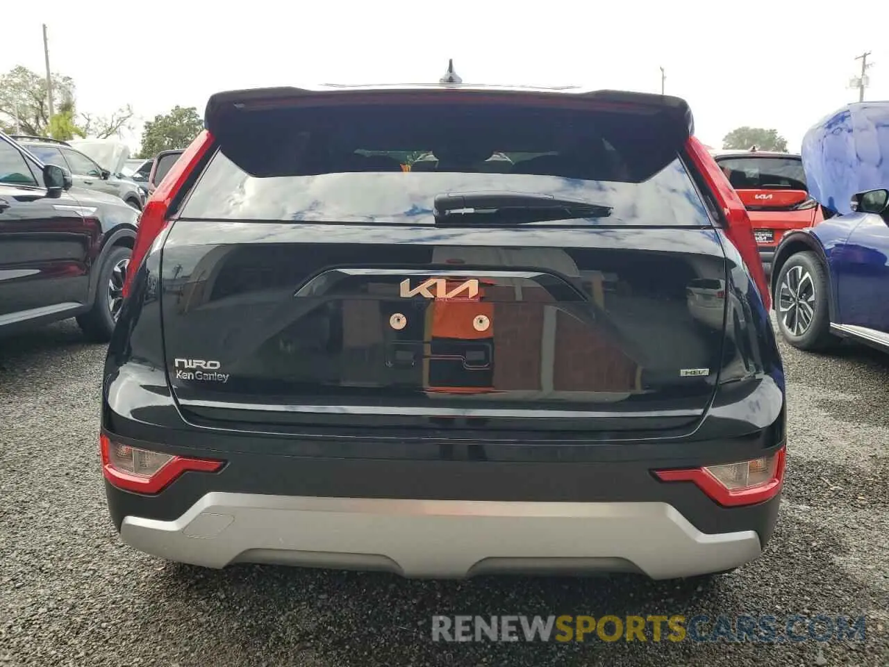 6 fotografías del automóvil dañado KNDCP3LE6S5214451 KIA NIRO 2025