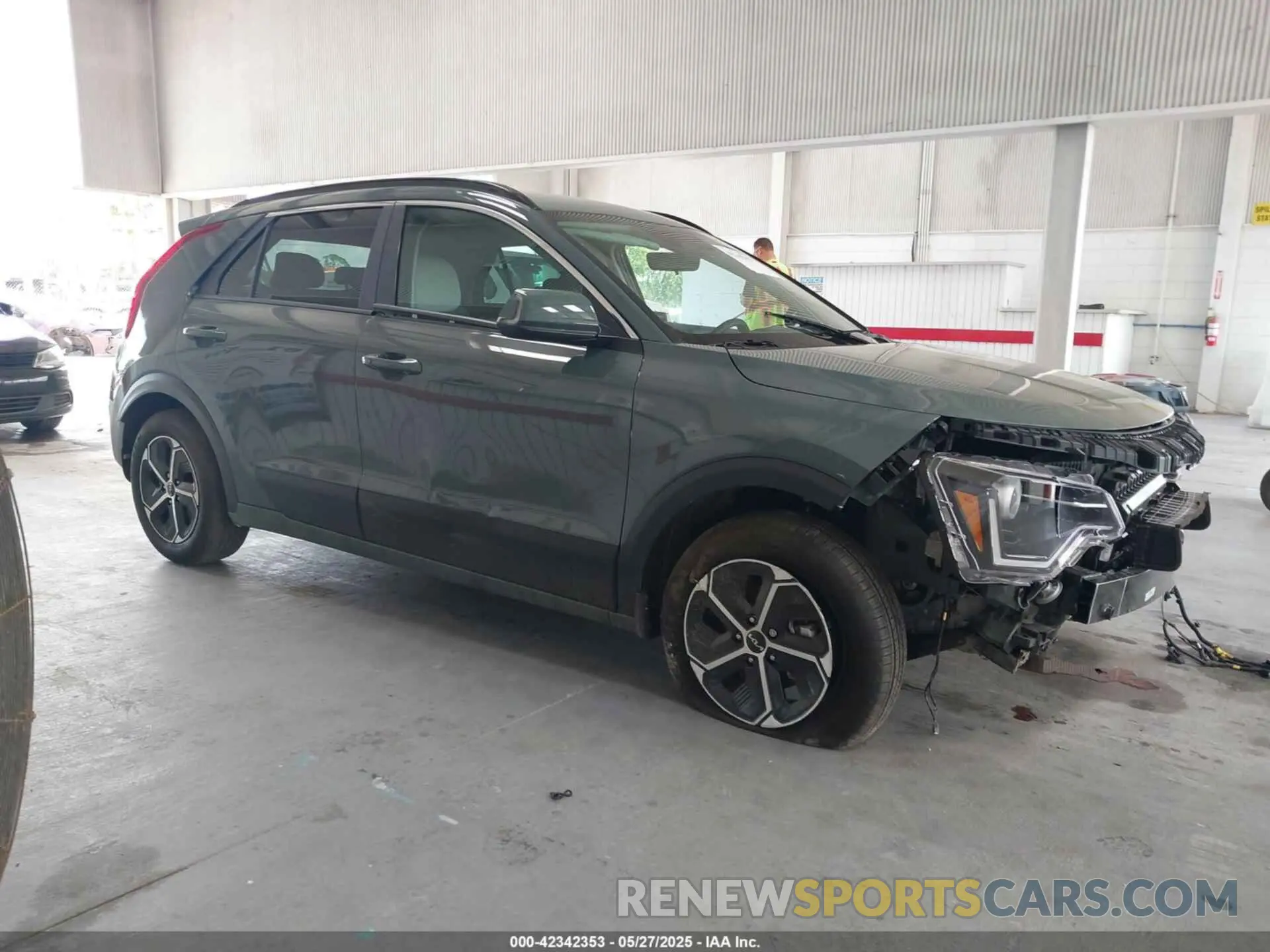 14 fotografías del automóvil dañado KNDCR3LE4S5235793 KIA NIRO 2025